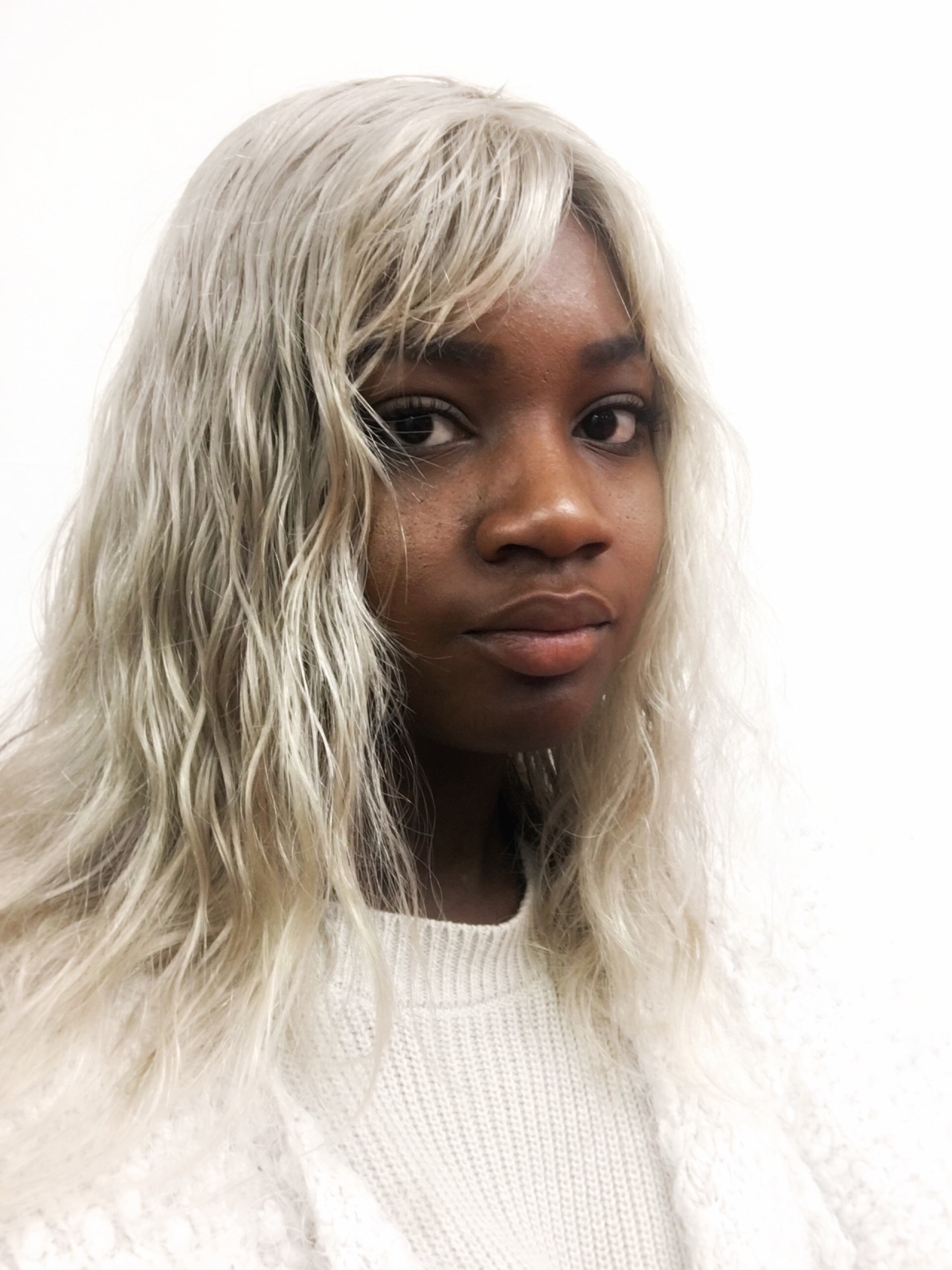 alaynyala:  all white #blackout