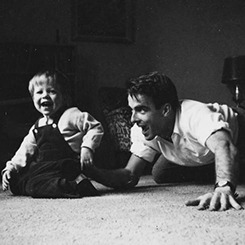 jacquesdemys:  Montgomery Clift playing with Flip McCarthy, 1949. Photographed by
