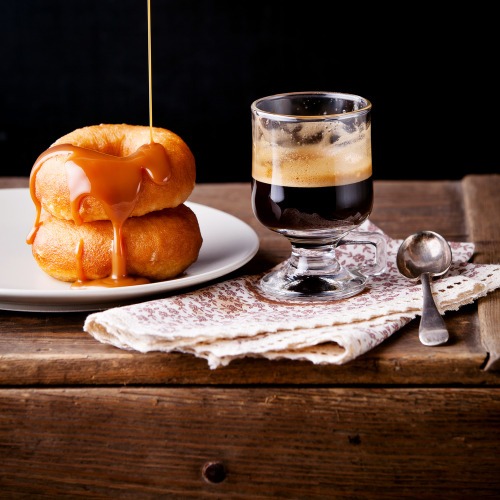 foodffs: Paleo Caramel and Apple Dunking Donuts Inspired while we are on holiday and noticed a Dunki