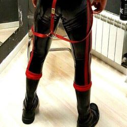 skinrubberlover: franleatherman: Rubber operation