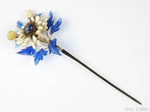 dressesofchina:Qing-dynasty flower hairpins from the Forbidden Palace
