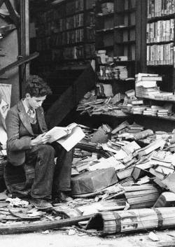 bad-girls-cant-sleep:  Bookstore ruined in air raid in London, 1940.