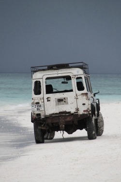 lifestyleoftheunemployed:  The Land Rover
