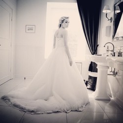 bryllupsfotograf:  Bride getting ready #kokkedal