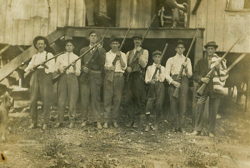 redarmyscreaming:Armed Coal Miners.The Battle of Blair Mountain was the largest labor uprising in Un