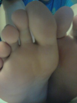 someoneinspace:  Toess :)