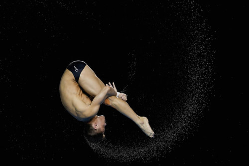 chinitongkalbo:  Yang Jian is one of my favorite diver now. He is the current world champion and the record holder for the highest score in Diving. You can view his dives here https://www.youtube.com/watch?v=87hnvMbIEW8 