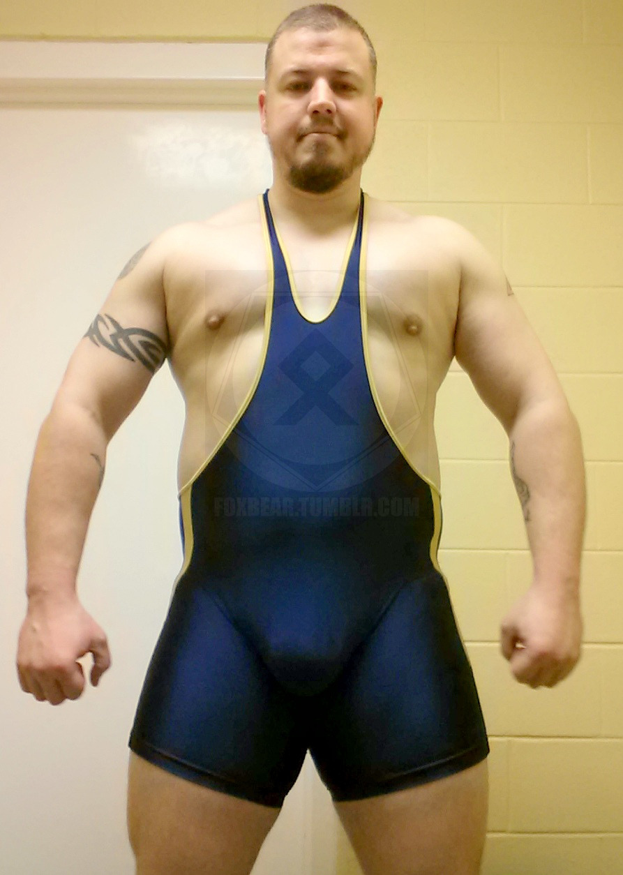 foxbear:  Pre-Pool Singlet Stripdown: Friday Evening Edition Not a complicated concept.