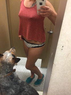 wander-womann:  Bought a new tank top.  Looks