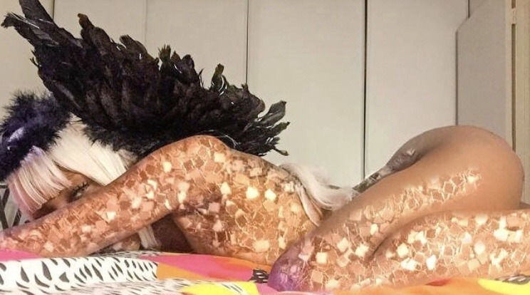 jxnchuriki:  barelypervrted:  @jxnchuriki you are the glitter princess.  Stardust