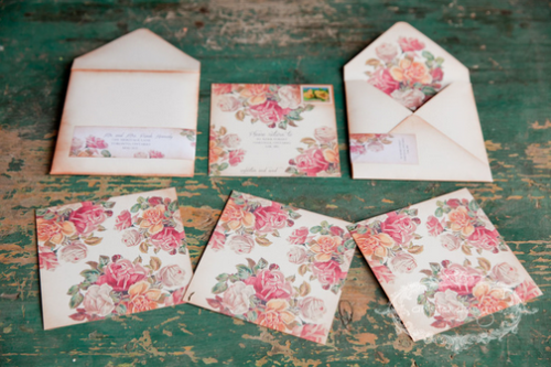 These rustic invitations are hand-made by Anista Designs