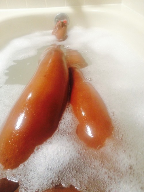 poutyylittlelips:  Bath time! 