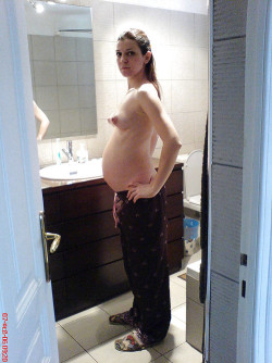 pregbab:  She has spotted you looking at