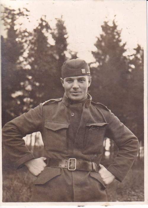 Photos from album of member of Artillery regiment 108th, which was located in Hranice na Moravě to 1