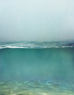 gaksdesigns:  Underwater partition  I miss surfing in Hawaii.:(