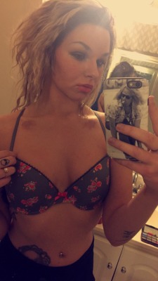 f-ckbummer:  hypodermic sally summer.  kik; suuuuums snap; b_mmer