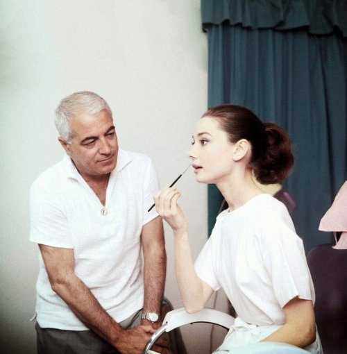 when-vintage-meets-modern:Audrey Hepburn and make-up artist Alberto de Rossi during the production o