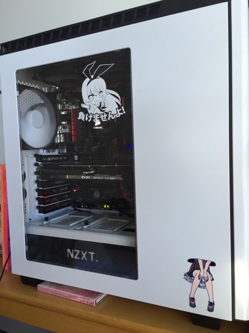 plsdontask: Update on my cute ass PC, not getting enough love lately T^T Back when I didn’t ha