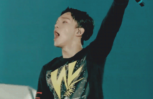 amaranth: september with jongdae (3/21) the ‘banned in dc’ shirt ⚡ exo’luxion in japan