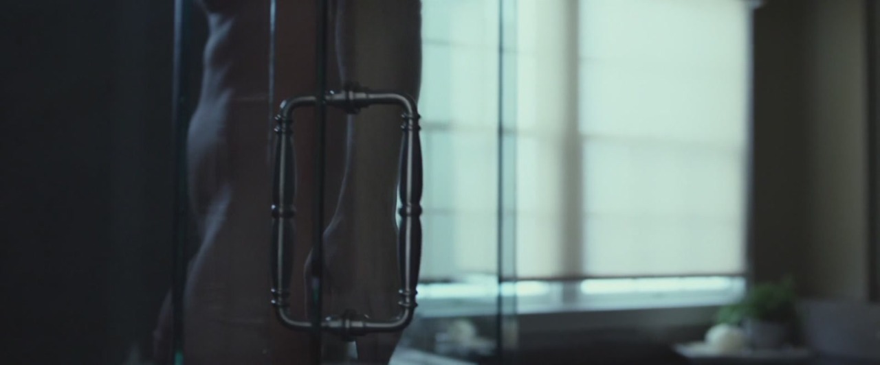 icantbelievehesnaked:  Ben Affleck gives us a glimpse of his cock in Gone Girl…