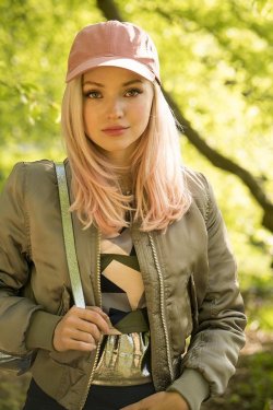 cyoung1898:Dove Cameron will be guest starring