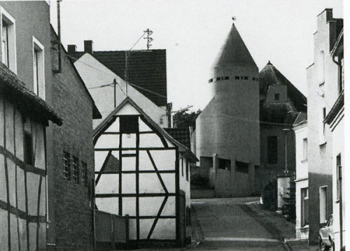 germanpostwarmodern:Church “St Mariä Verkündigung”(1962-73) in Alfter-Impekoven, Germany, by Gottfri