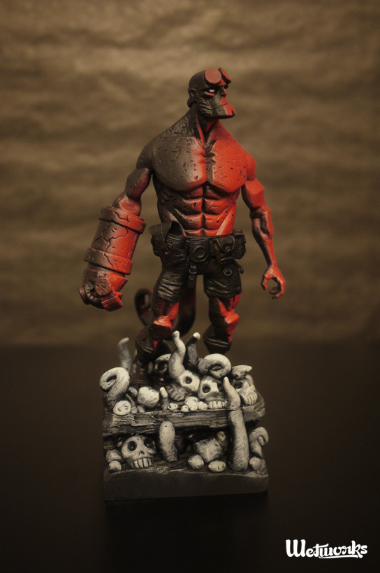 geek-art:  #geekart Gorgeous custom by Wetworks on a Hellboy Mezco figure ! http://www.geek-art.net/wetworks-hellboy-figure-custom/
