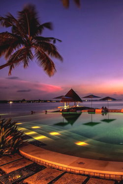 italian-luxury:  Serenity Pool, Maldives