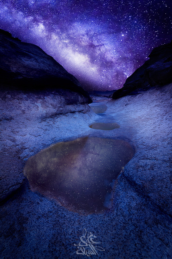 drxgonfly:  The reflection of the milky way ( by Ghazi Al-Saif )