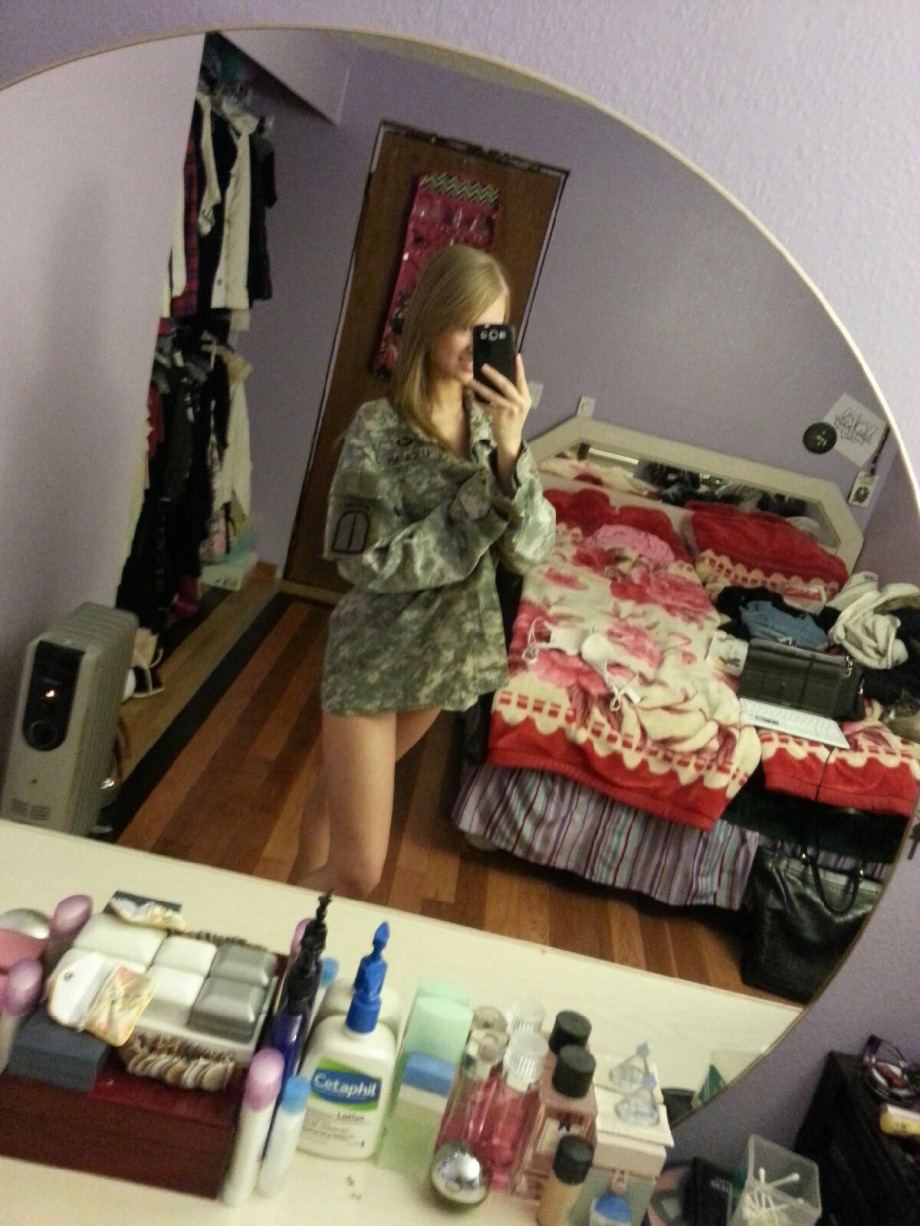 miscellaneous-pleasures:  Army GF. lucky guy 