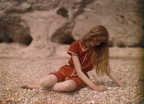 hauntedbystorytelling:   Mervyn O'Gorman :: Christina O'Gorman posing for her father, Lulworth Cove 