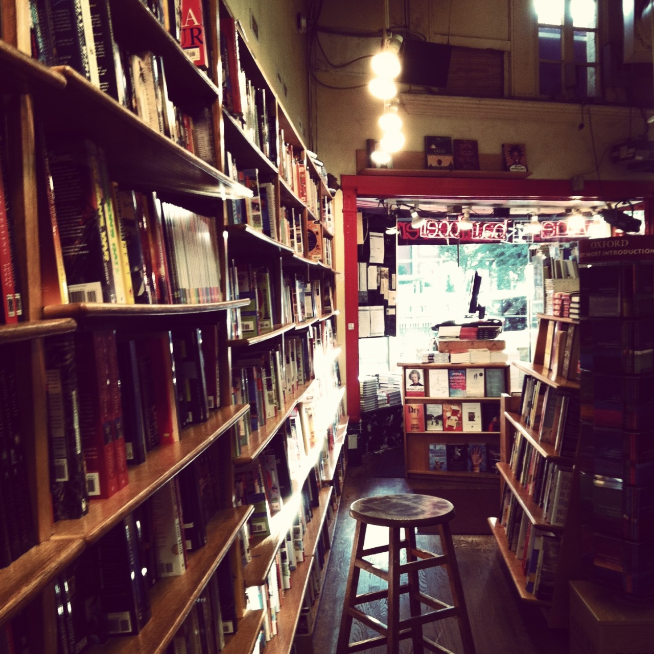 dreamingoutloud011:  There’s nothing better than exploring tiny bookstores :) 