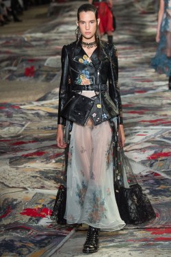 voguerunway:  View the entire Alexander McQueen Spring 2017 collection from Paris Fashion Week: here. 