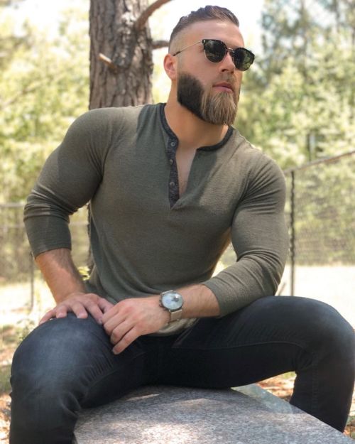 giantsorcowboys:Manly Monday Let Lee Medders Be Your Muse To Mold Massively Muscular Hindquarters. T