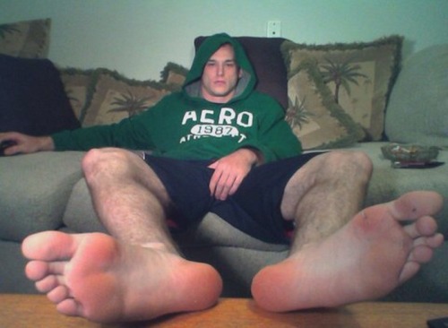 tfootielover:  hot hoodie boi and his sexy feet 