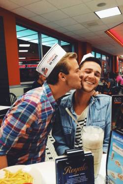 fuckyeahgaycouples:  Kalob &amp; Lucas &lt;3