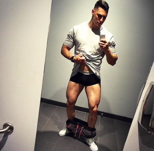 completemalenudityisback:  Josh D