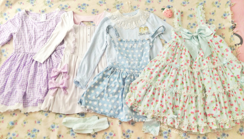 mansikka:  I’ve been talking about the post about my clothes and this is it! This is the post! I chose my favourite clothes and clothes that I have something to say about and divided them to groups. I also threw in some accessories since apparently