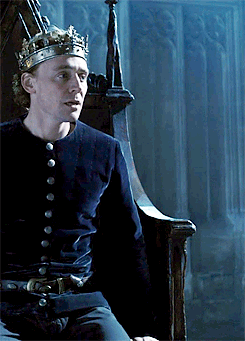 lokihiddleston:Just his eyes and gestures with his hands hurts.