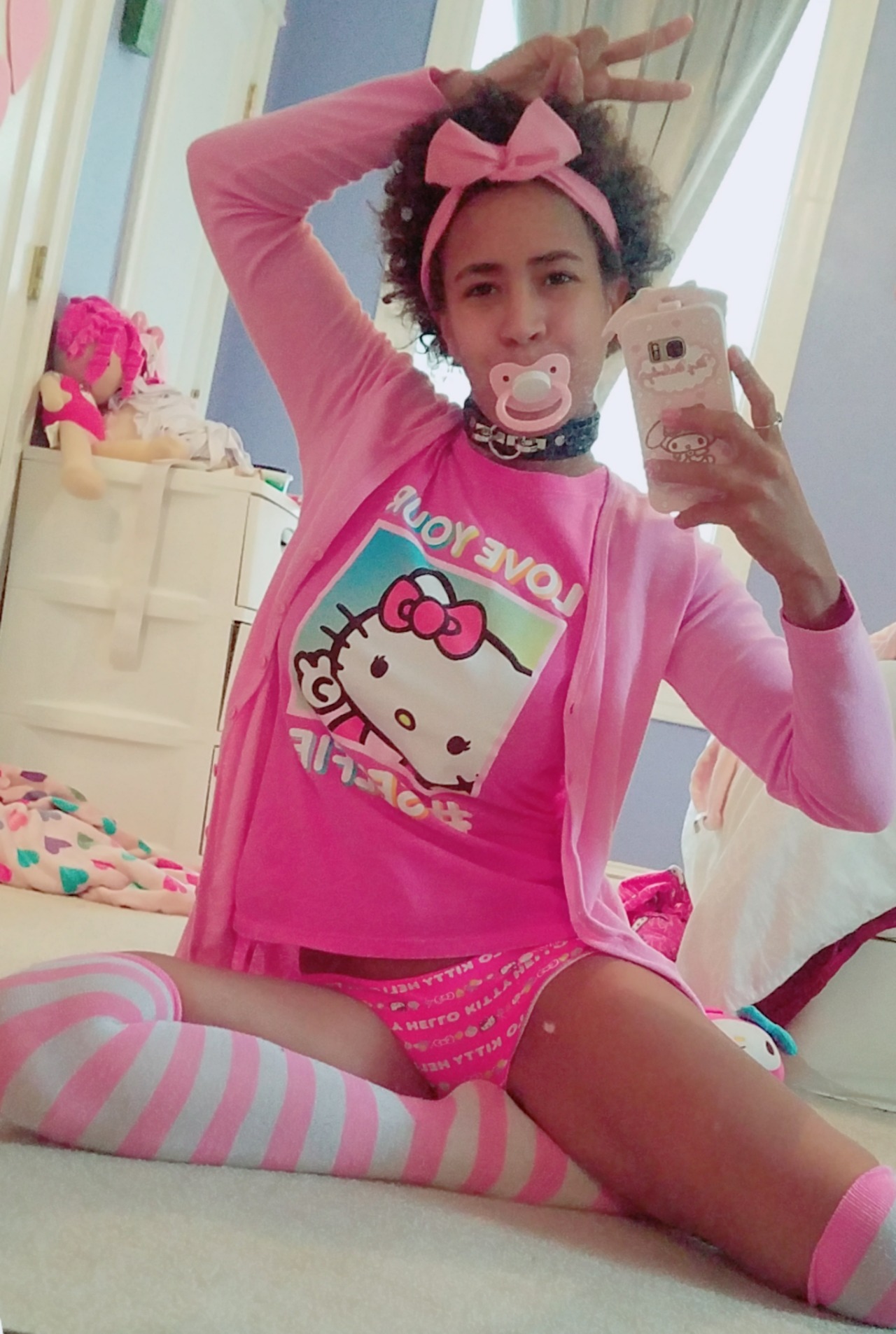 daddysprettypinkprincess: spankmylace:  Happy baby slave💖  Cutie!!! 