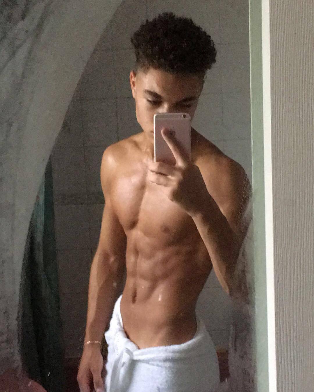 pervert4fun:  Model Brian Whittaker thirst trapping 💦 