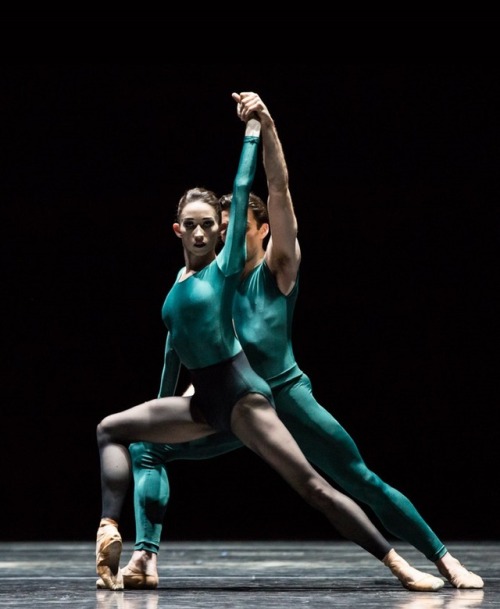 galina-ulanova:Madeline Skelly and Connor Walsh in Artifact Suite (Houston Ballet, 2016)