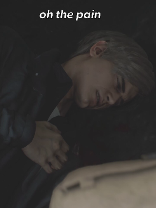 leon-s-kennedy-fanclub: Leon being over dramatic after spilling heinz tomato sauce on his jacket
