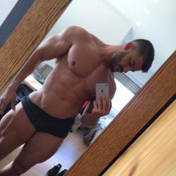 the-swole-strip:  http://the-swole-strip.tumblr.com/ 