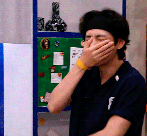 Taes Reaction To The Note Left Behind For Him By An ARMY