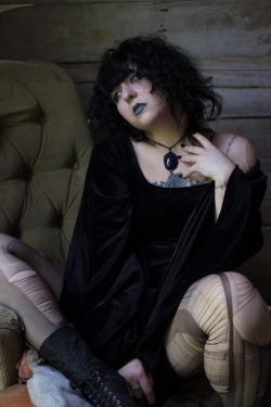 hexhypoxia:  +ghost girl+ photo by Ginger Foto necklace by Dahlia Deranged Designs lipstick by Melt Cosmetics