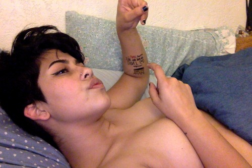 thelilsqueak:  heroofferelden:slam bam heres the jam(hi, i may have tits but im not a girl)  Such a cutie