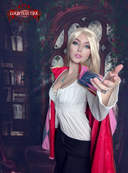 countesstifa:  “Thats My Girl”Countess Tifa as Howl from Howls Moving Castle
