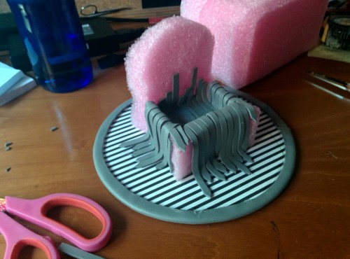 merichuel: So… I dediced to make a mini iron throne for my mobile phone. A couple of hours, l