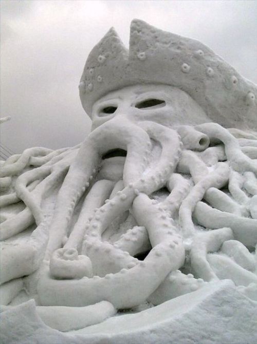 Some awesome ideas for your next snow day Snow sculptures that get you in the Christmas mood.